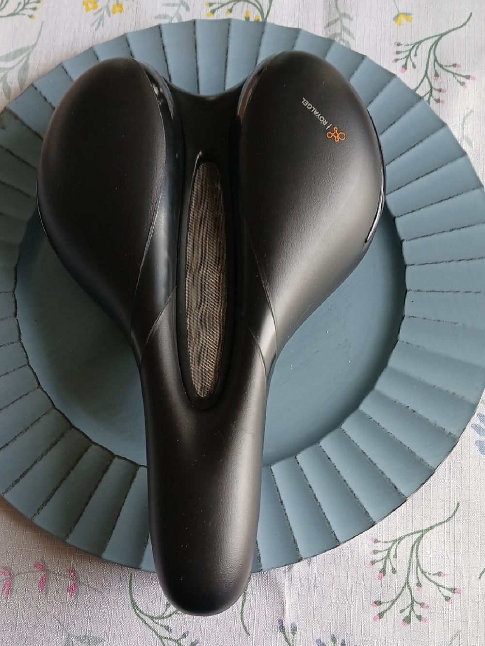 ROYALGEL Black Comfort Bike Saddle, Respiro Moderate Saddle